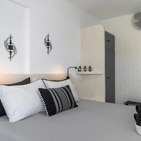 Miloessa * Adamantas (Milos)